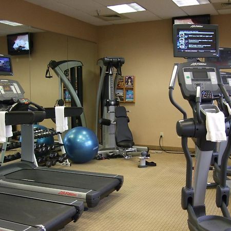 Radisson Hotel Phoenix Airport Экстерьер фото