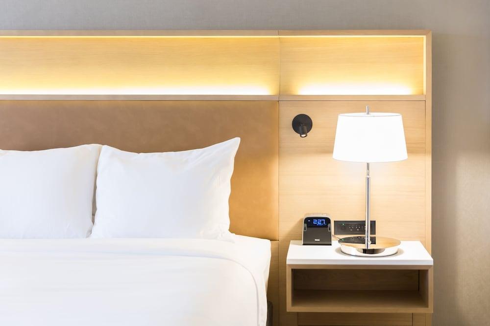 Radisson Hotel Phoenix Airport Экстерьер фото