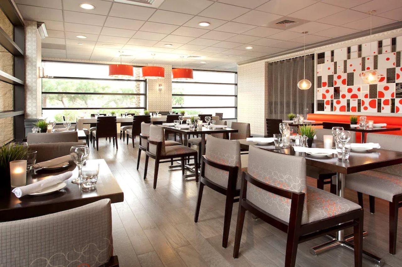 Radisson Hotel Phoenix Airport Экстерьер фото
