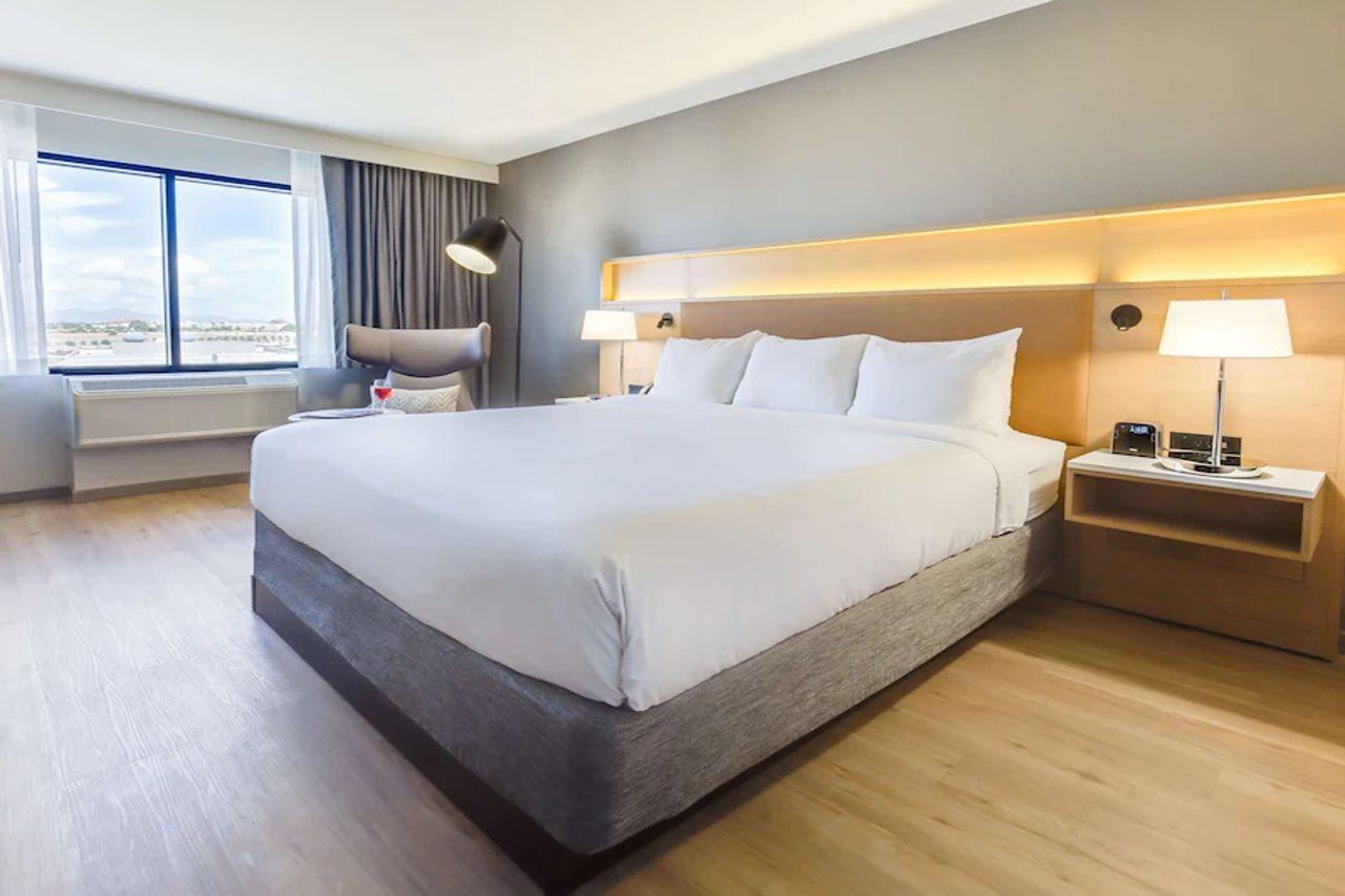 Radisson Hotel Phoenix Airport Экстерьер фото
