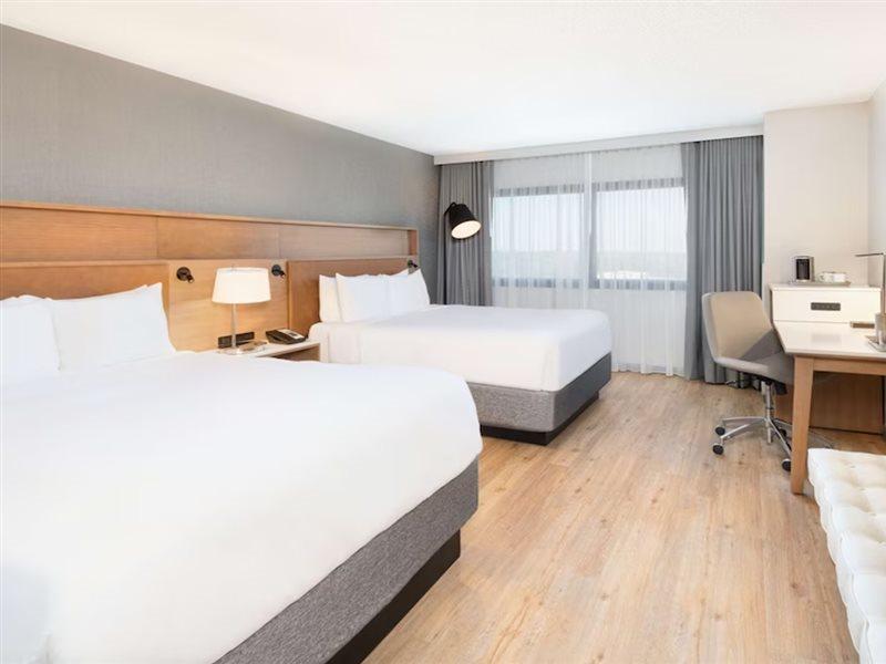 Radisson Hotel Phoenix Airport Экстерьер фото