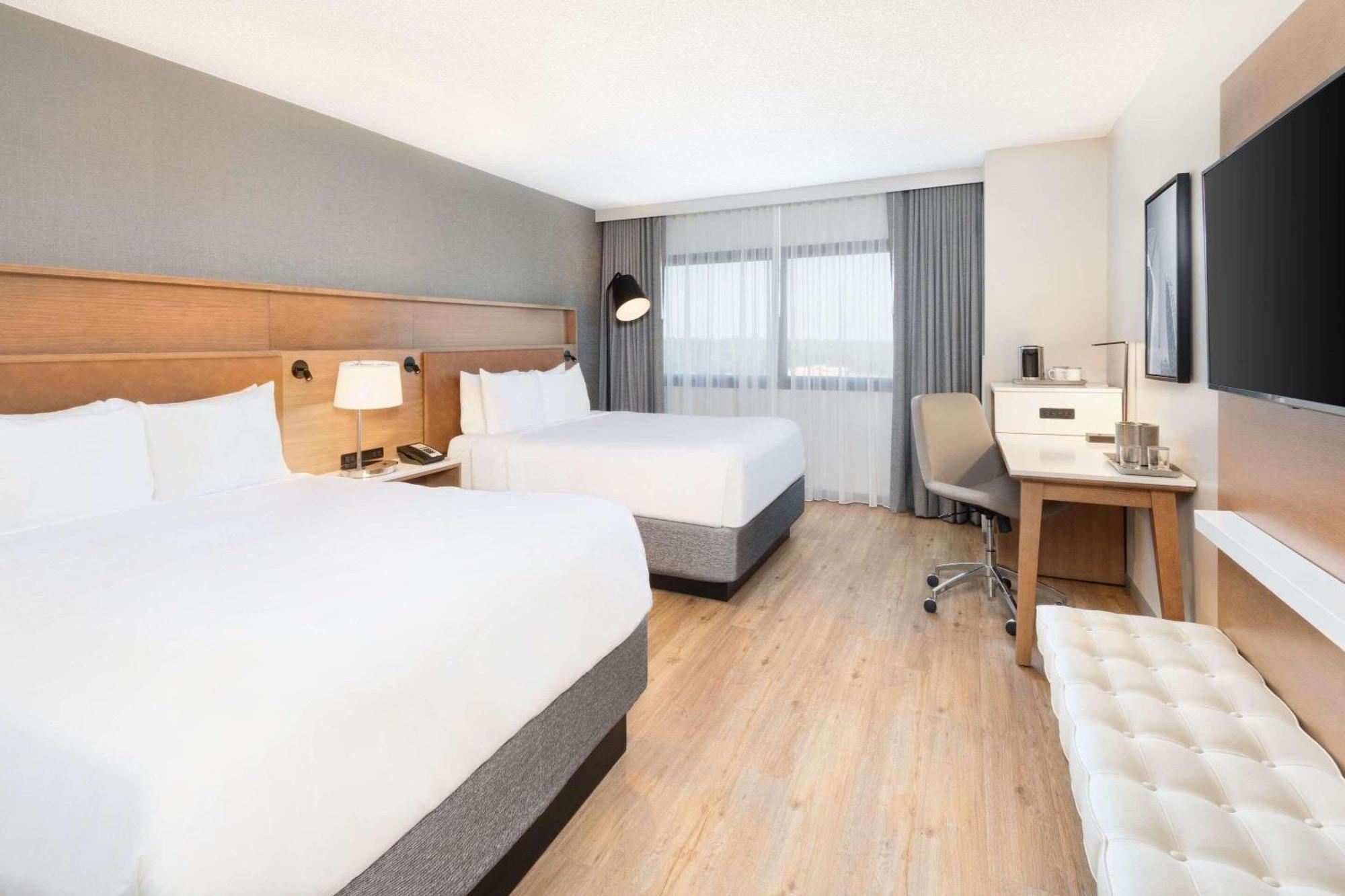 Radisson Hotel Phoenix Airport Экстерьер фото