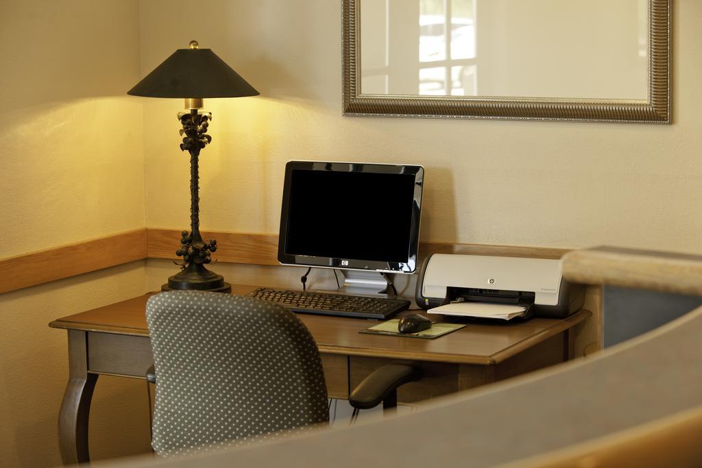 Radisson Hotel Phoenix Airport Экстерьер фото
