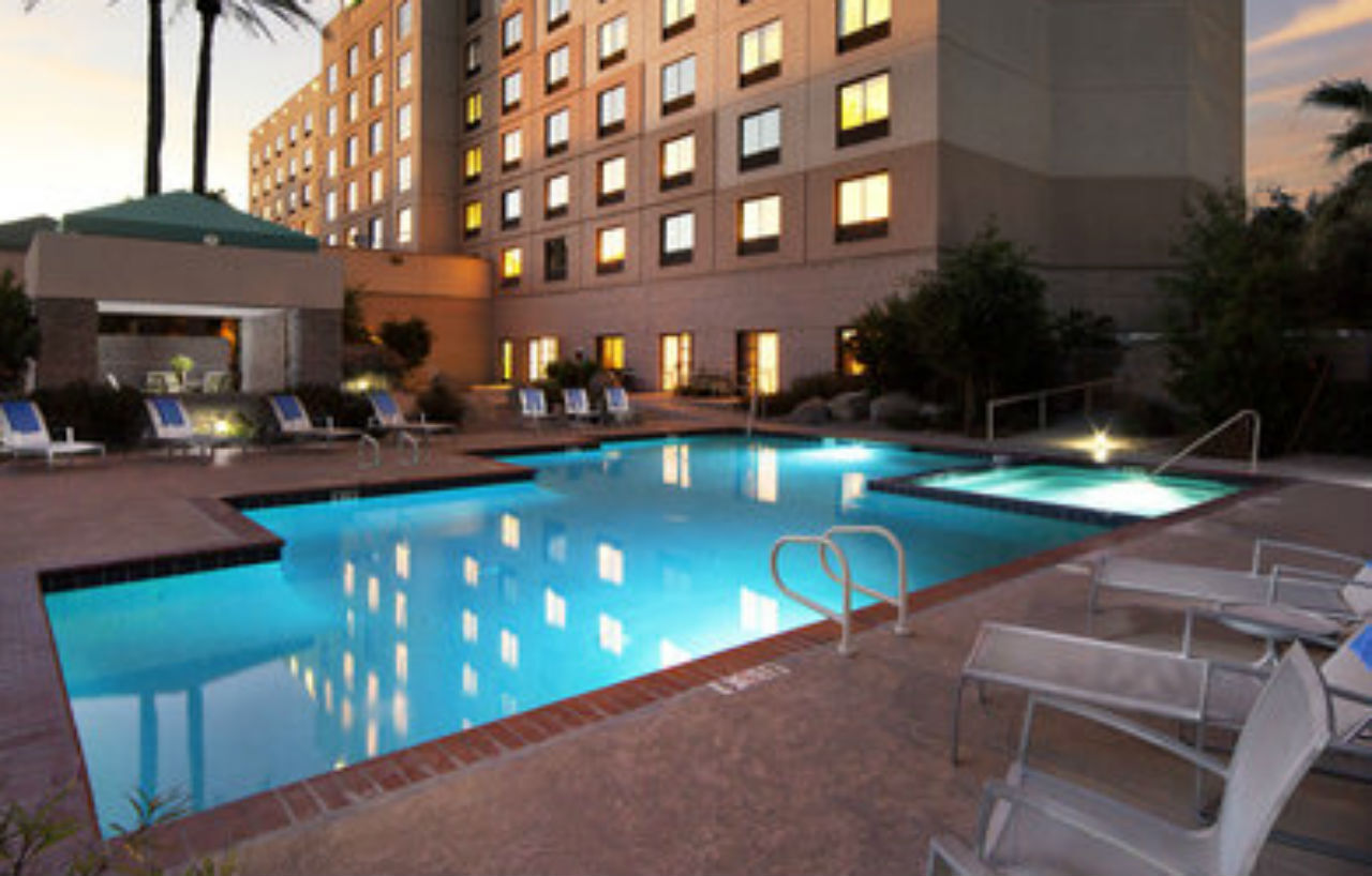 Radisson Hotel Phoenix Airport Экстерьер фото