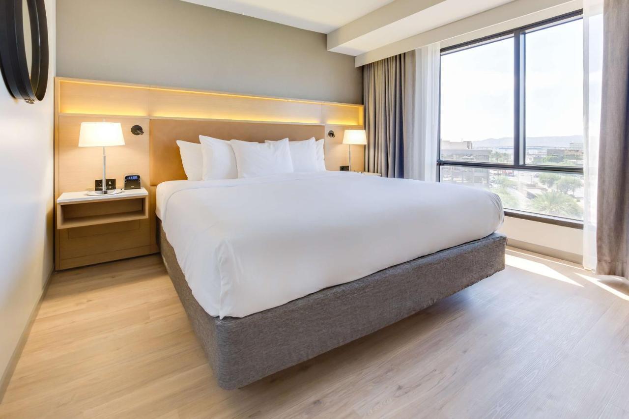 Radisson Hotel Phoenix Airport Экстерьер фото
